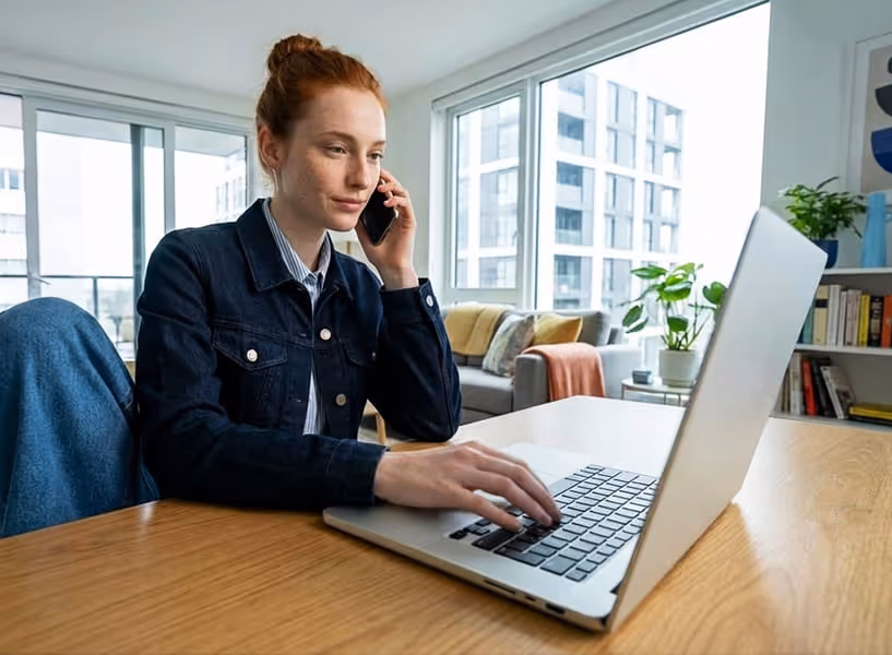 mujer solicitando parte